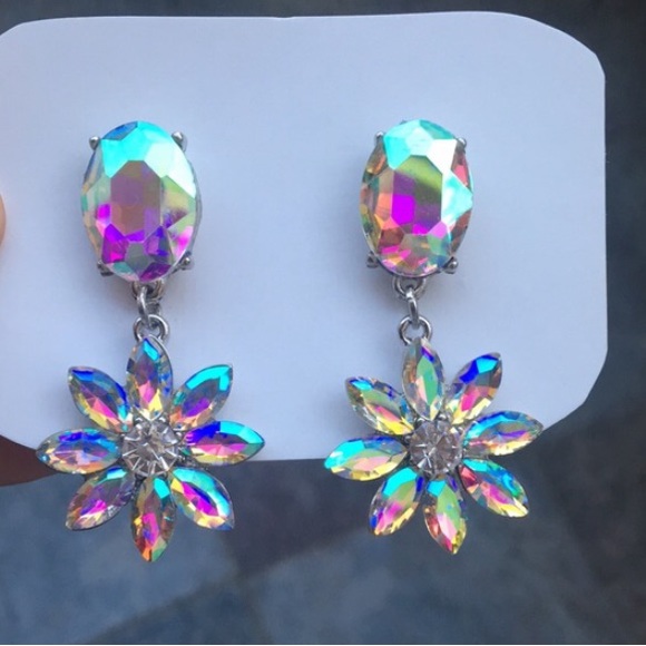 Stunning Aurora Borealis Crystal Statement Earrings - Picture 3 of 17